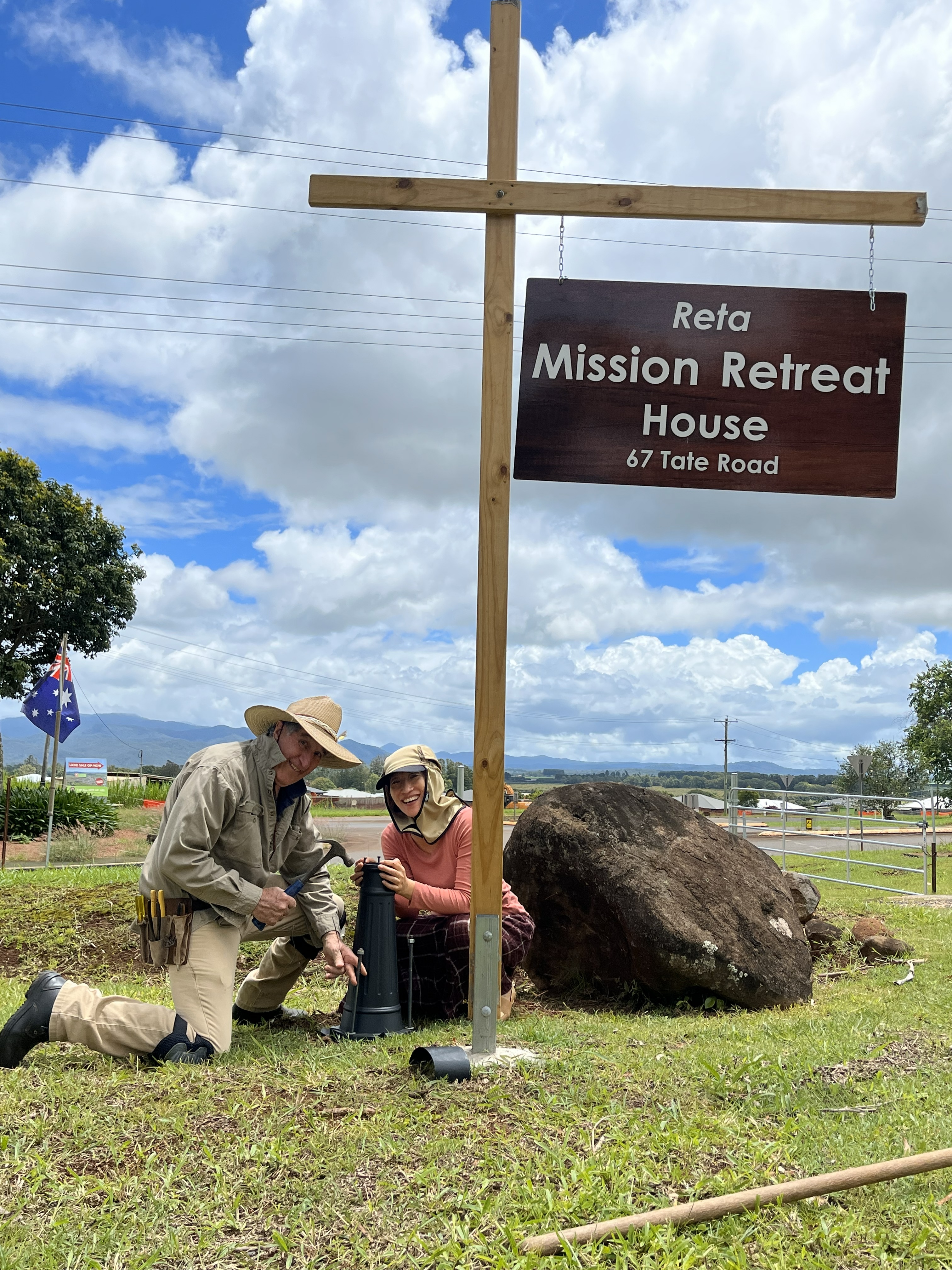 Reta Mission 사인 세우기